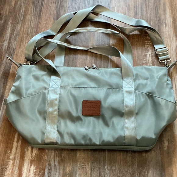 coolife Other - Coolife Olive Green Travel Duffle Bag